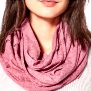✨ Lululemon Heathered Mauve Button Infinity Scarf (Retired!) ✨